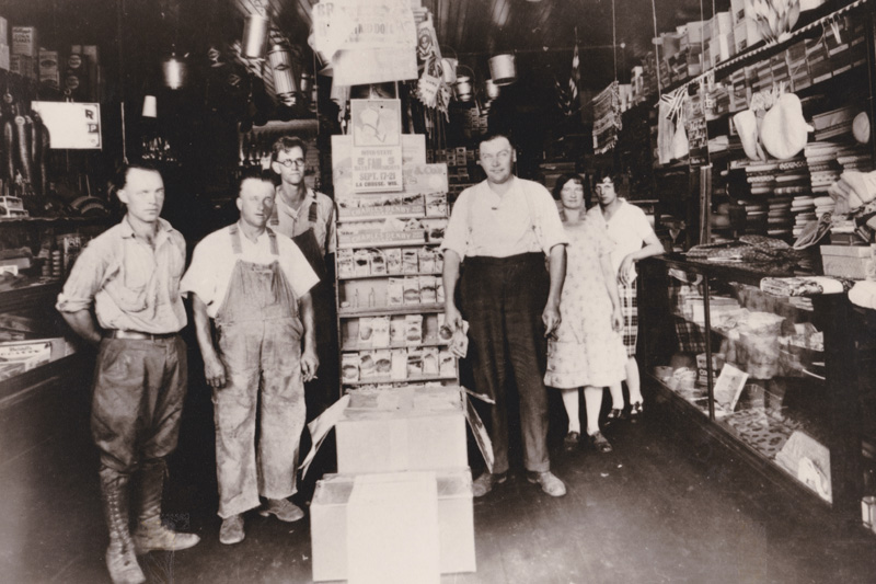 51-InsideFarmerStore